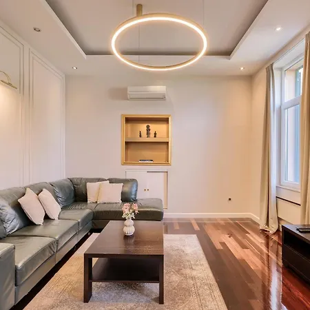 Beachfront Apartman *