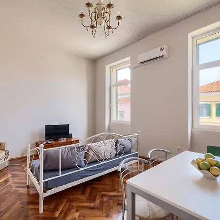 Beachfront Apartman *