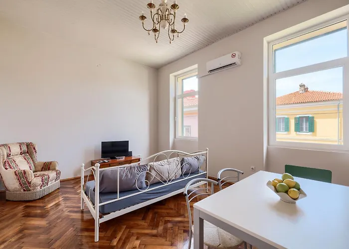 Beachfront Apartman *